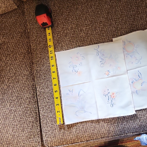 Two Vintage hand made napkins. - Picture 9 of 9